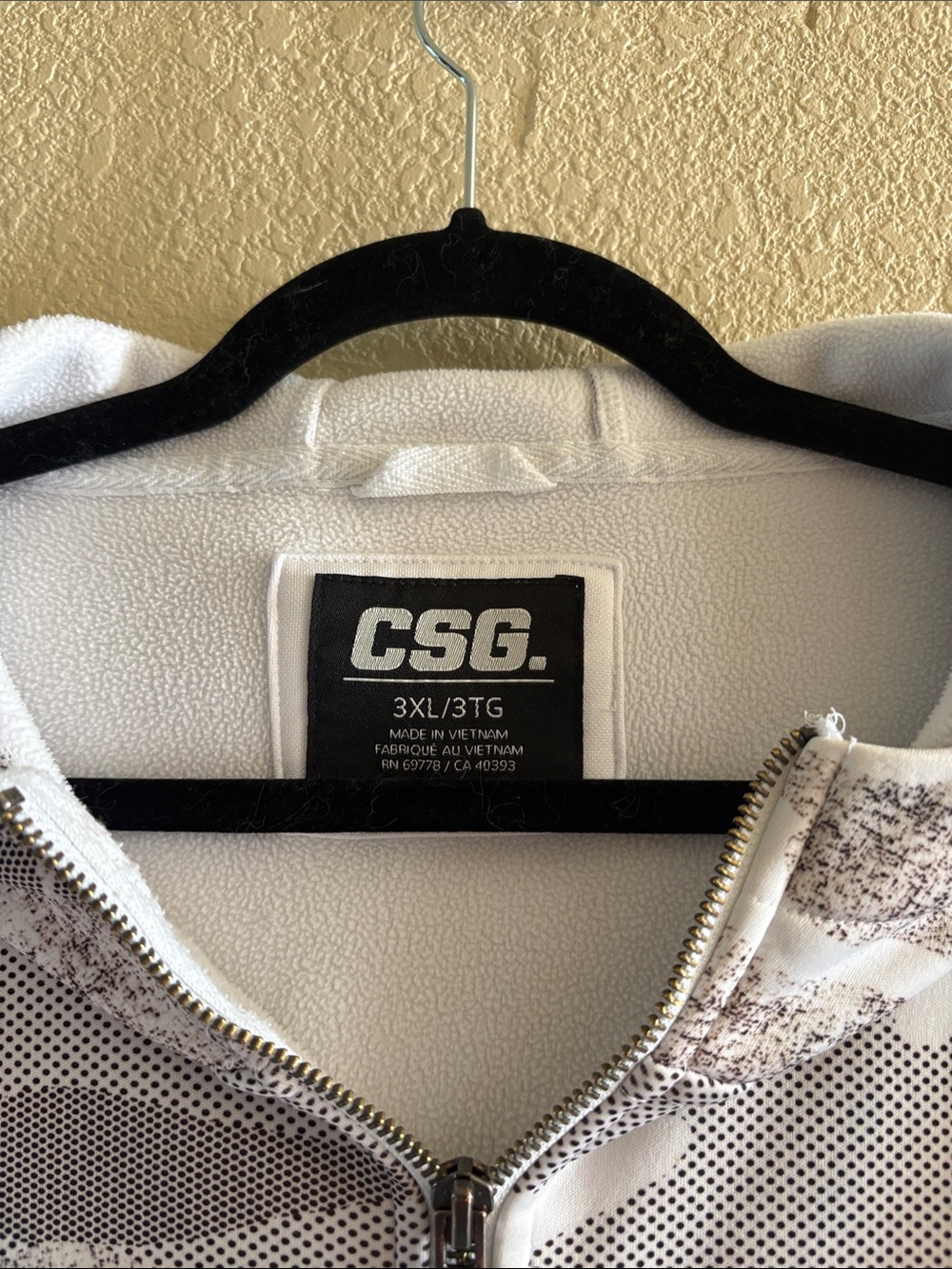 Men CSG 3XL White Zip-Front Top with Subtle Pattern - 3XL